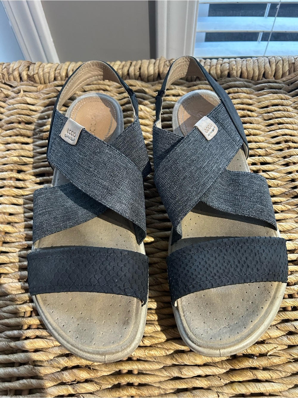Ecco Women’s Damara Gray and Black Crisscross Slingback Sandals Size 7
